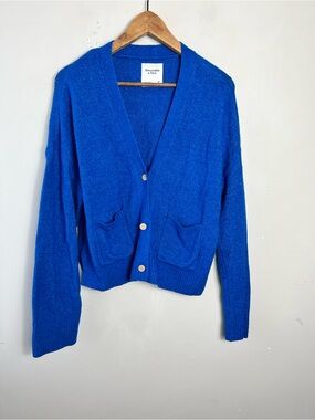 Abercrombie & Fitch long sleeve button through cardi In Blue Size Medium Slouchy